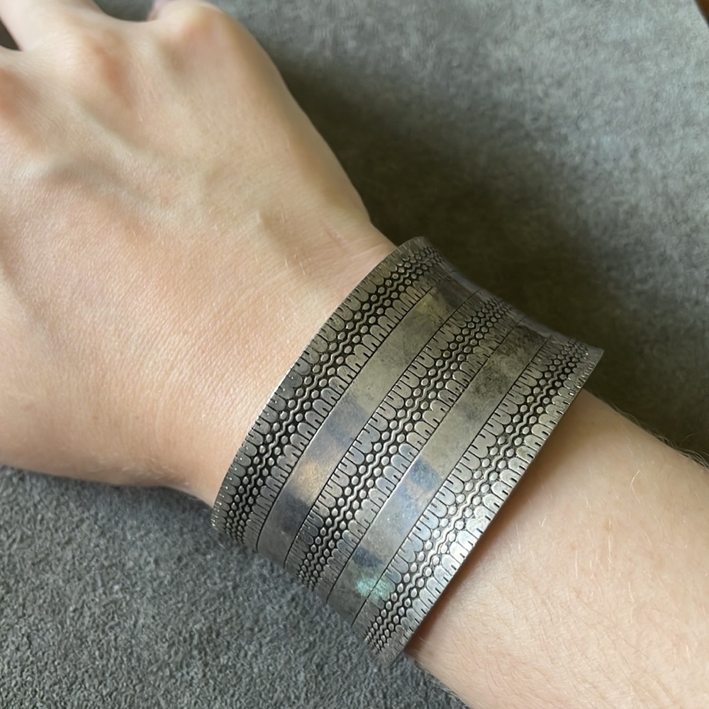 Vintage Asian Silver Tone Wide Patterned Cuff - Picture 5 of 8